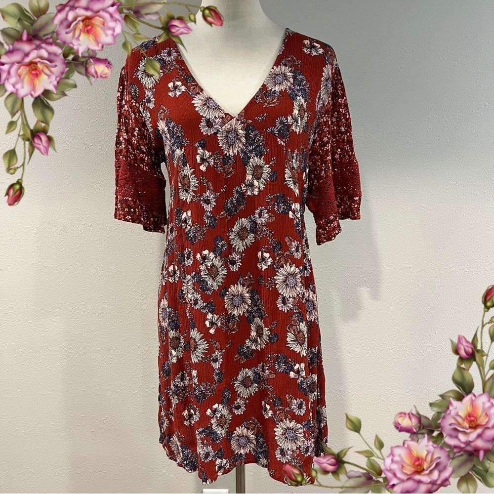 Maurice’s rustic red Floral short sleeve v-neck Dress with Lace details size M